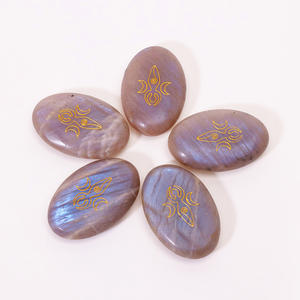 <span class=keywords><strong>Pietra</strong></span> <span class=keywords><strong>di</strong></span> Massaggio in <span class=keywords><strong>Pietra</strong></span> <span class=keywords><strong>di</strong></span> <span class=keywords><strong>Luna</strong></span> Naturale <span class=keywords><strong>Blu</strong></span> con Riflessi Grigi, con Simbolo della Tripla <span class=keywords><strong>Luna</strong></span>, Ovale, per Yoga e Decorazione Casa - Product Image 4