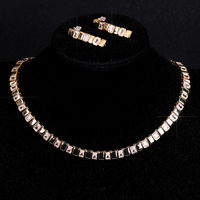 Parure de collier et boucles d'oreilles de luxe carrées, demi-zircon, demi-brillantes, accessoires de mode pour femmes, idéale pour banquets et fêtes d'anniversaire