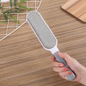 Brosse anti-poussière pour vêtements, éliminateur de poils d'animaux, portable, électrostatique, double face, gris et bleu - Product Image 1