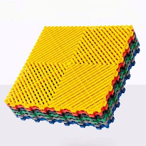 Dalles de sol en plastique industriel colorées, résistantes aux chocs et antidérapantes, pour ateliers de détaillage automobile et ateliers. - Product Image 1