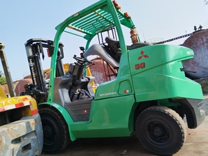 Offre spéciale Mini chariot élévateur diesel d'occasion Mitsubishi FD50 Transpalette automatique en parfait état de fonctionnement de 5 tonnes Original du Japon - Product Image 3