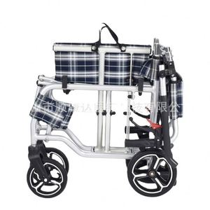 Déambulateur portable à quatre roues avec poches pour téléphone et portefeuille, léger, pliable, capacité de 100 kg, pour personnes âgées et personnes handicapées - Product Image 5