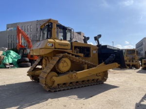 Bulldozer CAT D8R Usado con Pocas Rayaduras Superficiales, Precio Favorable, en Venta - Product Image 3