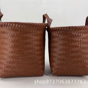 ตะกร้าเก็บของทรงกระบอกแบบถักมือพร้อมหูจับ PU ตกแต่งหมุด สำหรับใส่ของเล่น ซักผ้า ใช้ในครัวสไตล์เรโทร - Product Image 2