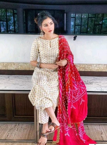 Ensemble Kurta Pantalon Dupatta en Rayonne Imprimé Doré, Tenue Ethnique Traditionnelle avec Dupatta Bandhej, Manches Courtes, Tenue de Fête Élégante - Product Image 4