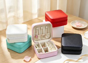 Ensemble complet de boîtes à bijoux portables haut de gamme, emballées dans du tissu en similicuir, design carré arrondi avec fermeture magnétique, plusieurs modèles - Product Image 4