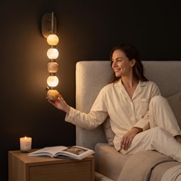 Lampe murale en albâtre naturel personnalisée, luminaire mural en métal multi-sphères pour la décoration intérieure européenne