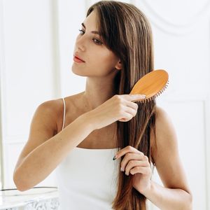 Brosse à cheveux massante pour femme, en poils naturels, pour le massage du cuir chevelu – Nouvelle collection tendance - Product Image 3