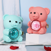Vente en gros de colliers en forme de cœur avec rose véritable préservée pour la Saint-Valentin, fleurs naturelles éternelles avec boîte à bijoux en forme d'ours rotatif
