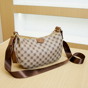 Bolso de hombro de material PU de alta calidad. Diseñado por un diseñador de una marca de lujo. El forro está hecho de poliéster.6869 - Product Image 1