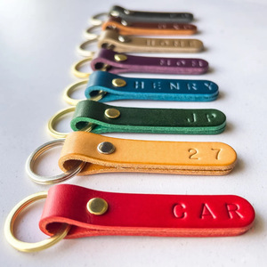 Porte-clés personnalisé en cuir PU, porte-clés créatif en métal et cuir, pendentif pour clés de voiture, logo gravable au laser. - Product Image 1