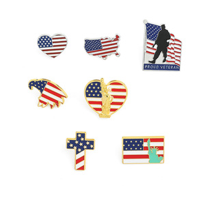 Venda quente Dia da Independência Americana Bandeira Broche Estátua Liberdade Cruz-Metal Pin Gravado Badge Bag Decoração - Product Image 4