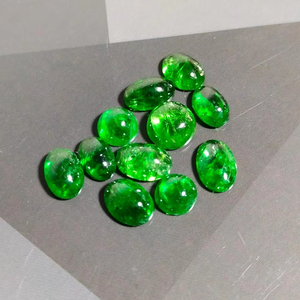Cabochon en forme de tsavorite de couleur naturelle de luxe pour la fabrication de bijoux cabines de grenat vert pierre précieuse tsavorite naturelle - Product Image 1