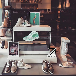 Vitrina holográfica de una cara de 180 grados, pantallas de proyección LED/<span class=keywords><strong>LCD</strong></span> de vitrina 3D, Control remoto de Metal para gafas - Product Image 3