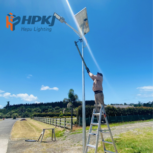 เสาไฟถนนพลังงานแสงอาทิตย์ประหยัดพลังงานแบบรวม 50W, 80W, 100W พร้อมแผงโซลาร์เซลล์และอุปกรณ์ให้แสงสว่างในตัว - Product Image 2