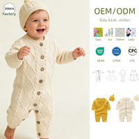 Grenouillère pour bébé Offre Spéciale vente en gros Grenouillère de couleur unie tricotée sur le devant Chapeaux boules de poils Barboteuse pour bébé en fil de coton