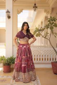 Lehenga Choli de seda rusa con estampado digital y bordado en lámina para bodas y fiestas, procedente de la India. - Product Image 4