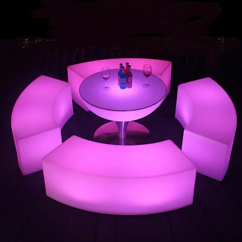 ชุดเฟอร์นิเจอร์สำหรับบาร์และงานแต่งงานเก้าอี้สตูล LED เปลี่ยนสีได้สี RGB แบบชาร์จไฟได้สำหรับกลางแจ้ง