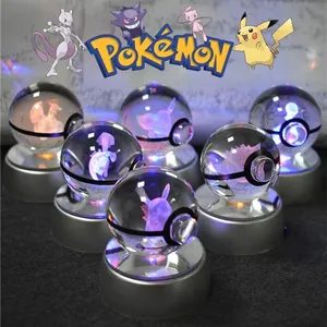 Charmander bola <span class=keywords><strong>de</strong></span> cristal 3D juguetes Pikachu Mewtwo figuras <span class=keywords><strong>Pokémon</strong></span> grabado modelo con Base <span class=keywords><strong>de</strong></span> luz LED niños regalo coleccionable - Product Image 1
