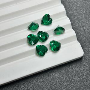 Forme de coeur 5x5mm à 15x15mm Nano pierre précieuse verte synthétique pour la fabrication de bijoux de luxe - Product Image 3