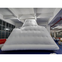 Mur d'escalade gonflable en forme d'iceberg 6x4.5x4m bleu et blanc, jouet montagne de glace flottante personnalisé en usine pour parc aquatique