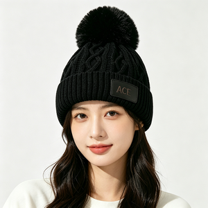 Bonnet en tricot rayé avec logo personnalisé ACE, pompon en fausse fourrure, design imprimé, 100% acrylique, unisexe, bonnet d'hiver - Product Image 1