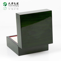 Boîte à montre en bois vert foncé brillant personnalisée pour emballage cadeau de montre de luxe, étui de présentation protecteur pour une seule montre avec logo personnalisé