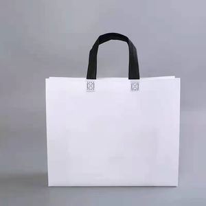 Sac fourre-tout réutilisable en non-tissé blanc pur, écologique, avec fermeture à l'épaule, idéal pour les cadeaux - Vente en gros - Product Image 1
