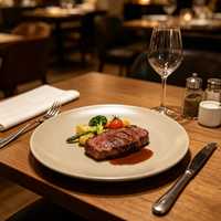 Assiette de présentation ronde classique en porcelaine beige 19 cm avec logo personnalisé, compatible lave-vaisselle, pour mariages, fêtes et décorations de table à la maison