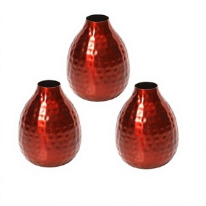 Lot de 3 vases à bourgeons en métal de 4.5 pouces de haut, finition rouge, décor floral contemporain pour des espaces de vie élégants, fleurit en harmonie - Product Image 1