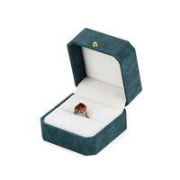 SKQ fabricant de gros et de détail logo personnalisé professionnel bague verte collier bracelet boîte d'emballage de bijoux