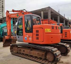 Excavatrice sur chenilles d'occasion Hitachi ZX135US, peinture d'origine, 13 tonnes, excavatrice d'occasion Hitachi ZX135 EX135 ZX130 à vendre à bas prix - Product Image 1