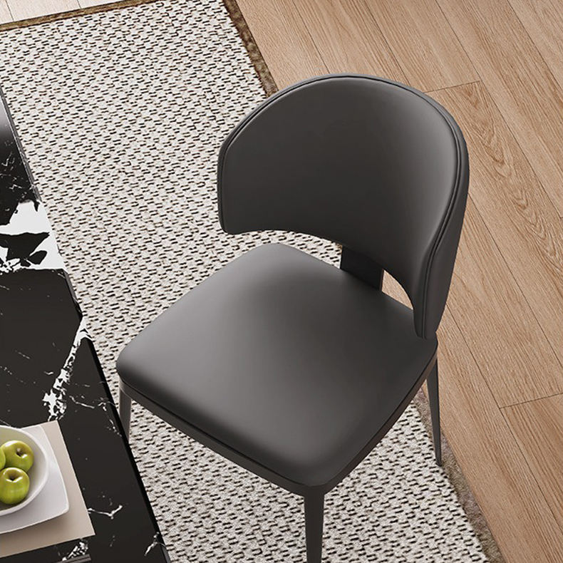 สีเทาเข้ม