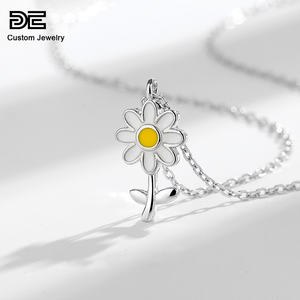 De carino divertente fiore di girasole in resina a forma di <span class=keywords><strong>margherita</strong></span> in argento Sterling 925 <span class=keywords><strong>ciondolo</strong></span> collana 925 placcato in oro da indossare ogni giorno - Product Image 1