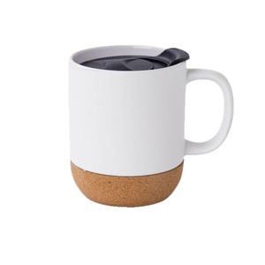 Taza de cerámica con base de corcho, diseño minimalista negro, para café, té, regalo. - Product Image 3