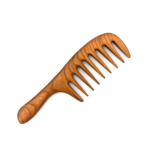 Peigne à cheveux en bois de qualité supérieure, fait main, naturel, à dents larges, pour cheveux bouclés et épais, disponible au meilleur prix du marché - Product Image 6