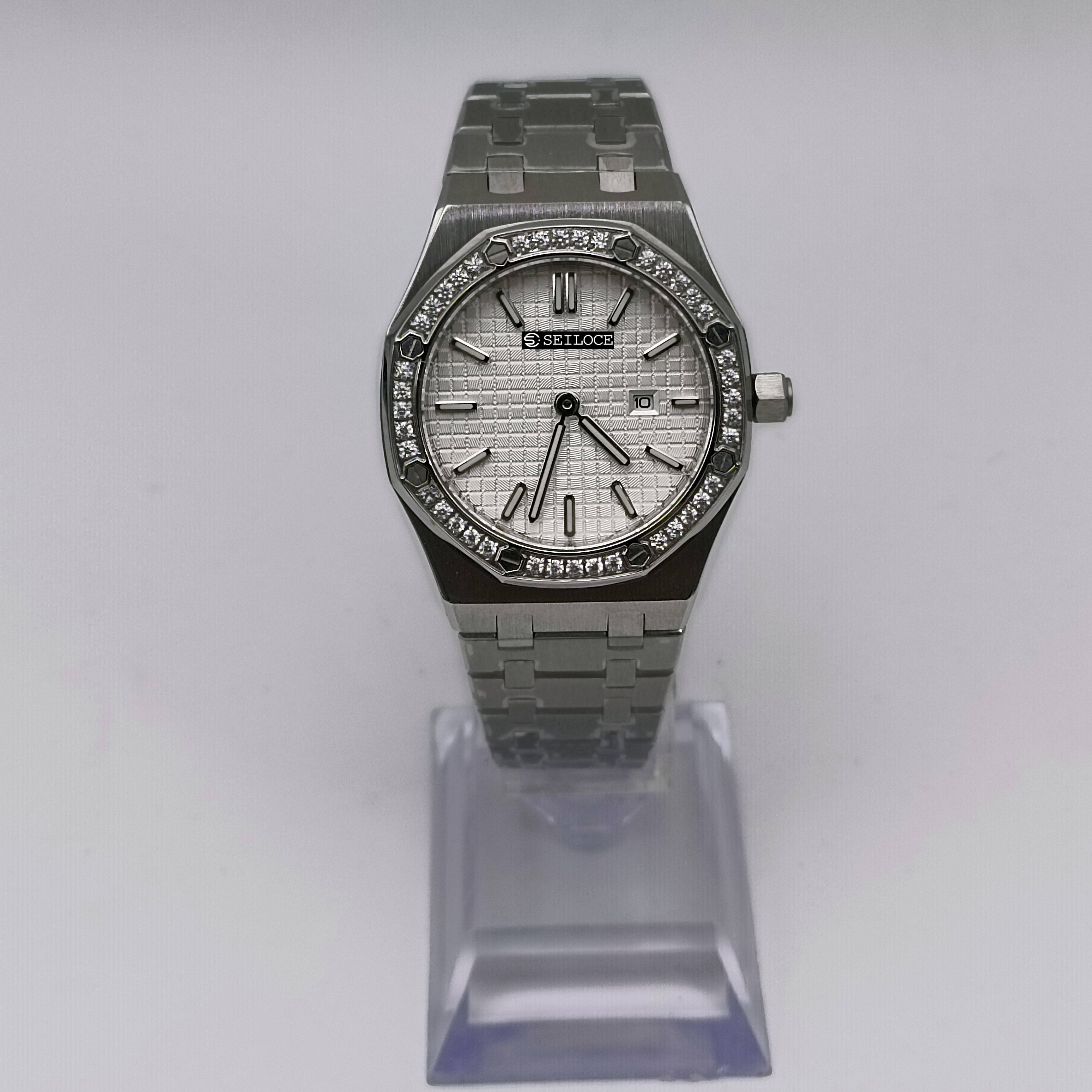 ตัวเรือนสีเงิน+หน้าปัดสีขาว