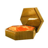 Luxe Eid Mubarak cadeaudoos, hoogwaardige houten verpakking, hexagonale vorm voor gedroogd fruit en snoep, OEM aangepaste logo.