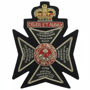 Insignes et patchs de broderie à la main de fil de lingot de haute qualité avec style de mode de logo personnalisé - Product Image 1