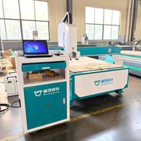 Máquina CNC Router Nueva a Precio de Fábrica, 1300x2500x200mm, Controlada por PLC, con Rodamientos, Software Syntec NC, Cambio Automático de Herramienta, para Madera y Puertas
