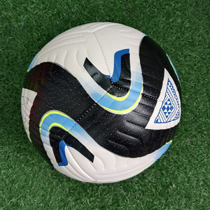 <span class=keywords><strong>Pallone</strong></span> <span class=keywords><strong>da</strong></span> Calcio Blu Misura 5 in Materiale PU Resistente per Erba <span class=keywords><strong>da</strong></span> Esterno Cucito per Partite e Allenamento per Adulti <span class=keywords><strong>Pallone</strong></span> <span class=keywords><strong>da</strong></span> Futsal - Product Image 3