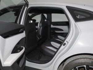 Nuevo Auto Changan UNI-V Zhidian IDD Modelo 2024, 5 Plazas, Híbrido, Motor de Aspiración Natural, R18, Volante a la Izquierda, Básico, Automático - Product Image 5