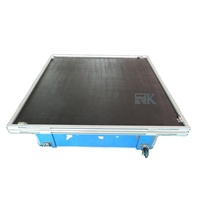 Plateforme de scène en contreplaqué de 18 mm avec finition moquette noire, pliable