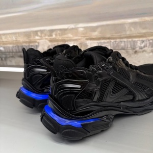 Chaussures de course pour hommes de haute qualité 2026, design tendance, chaussures de plateforme LED d'extérieur, dernières baskets lumineuses de créateur très vendues - Product Image 2