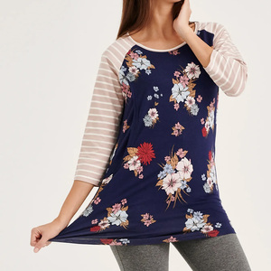 Hauts de maternité doux avec des t-shirts à fleurs d'accès aux soins infirmiers pour un confort quotidien - Product Image 4