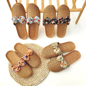 Tappetino Estivo da <span class=keywords><strong>Donna</strong></span> <span class=keywords><strong>in</strong></span> <span class=keywords><strong>Paglia</strong></span> di Lino Fresco <span class=keywords><strong>Ciabatte</strong></span> Intrecciate <span class=keywords><strong>in</strong></span> Bambù con Fiocco - Product Image 1