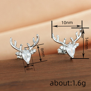 Orecchini a perno con renne per donna, graziosi accessori per le orecchie da indossare ogni giorno e per le feste - Product Image 3