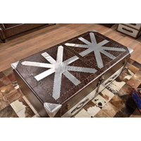 Table Basse Double Tiroirs en Cuir Craquelé Union Jack avec Rivets en Aluminium et Base en Bois Style Armoire – Idéale pour Hôtels et Lofts – Offre Spéciale