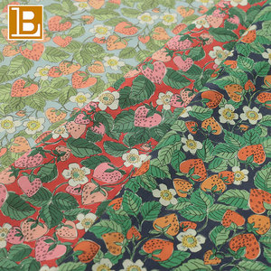 Tela Estampada <span class=keywords><strong>de</strong></span> Popelina 100% Algodón Tana Lawn <span class=keywords><strong>de</strong></span> Liberty of London, Diseño Strawberry Dream, Entrega Rápida BILU, Personalizada - Product Image 1