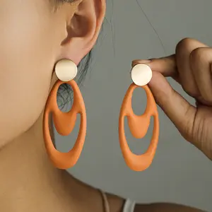 2024 Neuankömmling Modeschmuck Spray farbige ovale hohle Ohrringe für Damen Ohrringe Frauen lange Anhänger bemalte Ohrringe